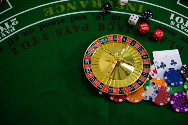 Strategi pertahanan dalam permainan bola voli dengan posisi pemain yang terorganisir